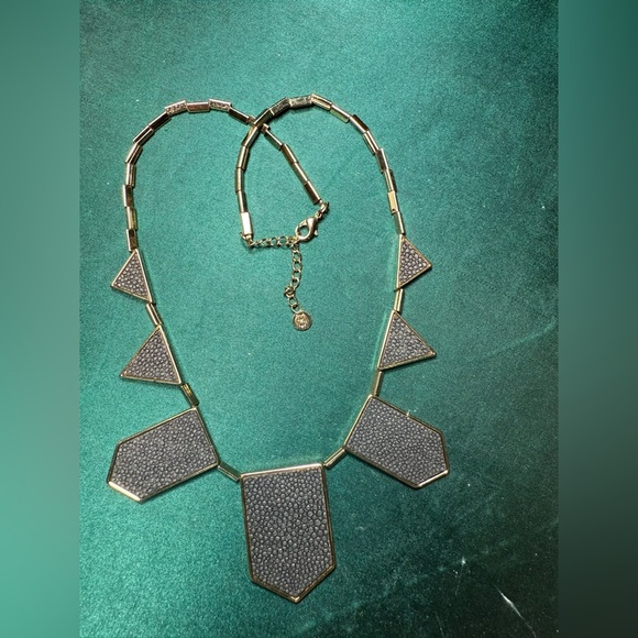 Source Unknown Gold and Black Statement Necklace - Picture 1 of 4